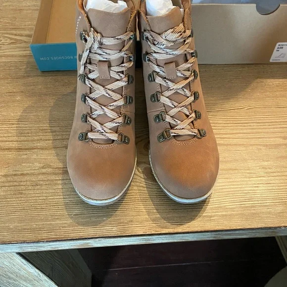 BOC Women’s Alder Round Toe Block Heel Lace-Up Booties  Size 8! Brand new!! - Picture 4 of 8